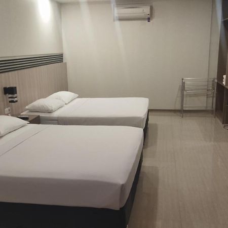 יוגיאקרטה Yobel Hotel מראה חיצוני תמונה