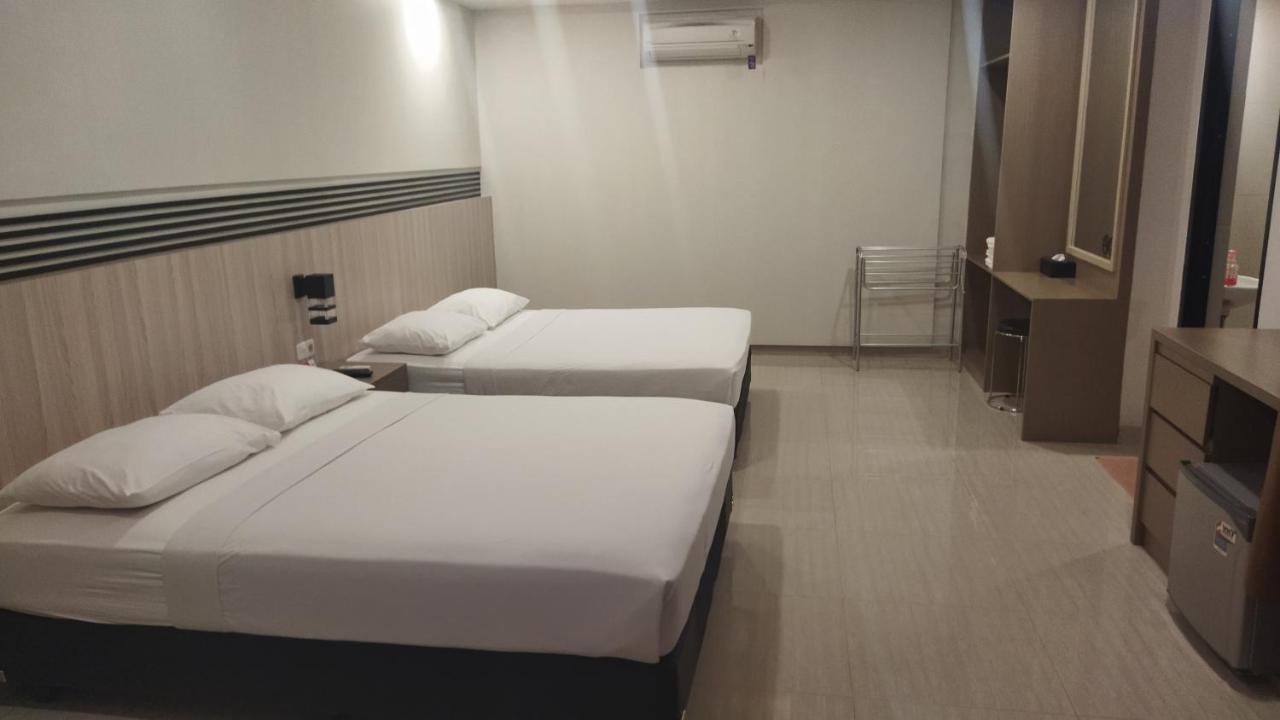 יוגיאקרטה Yobel Hotel מראה חיצוני תמונה