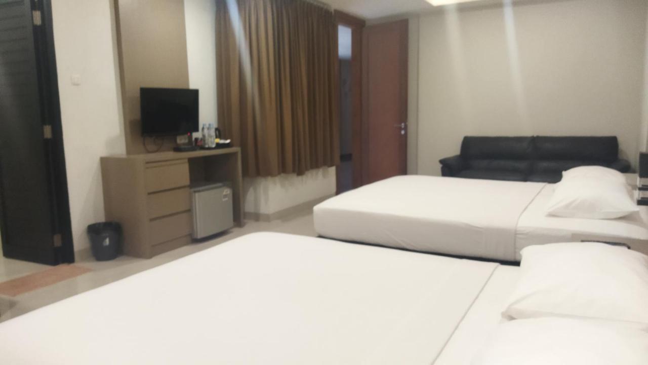 יוגיאקרטה Yobel Hotel מראה חיצוני תמונה